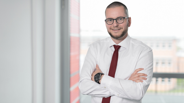Portrait von CEO der Firma Micro-Hybrid Electronic GmbH Dr. Baumgärtel