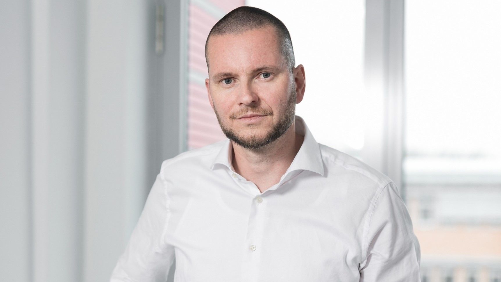 Portrait von Dr. Knuth Baumgärtel, Geschäftsführer der Micro-Hybrid Electronic GmbH