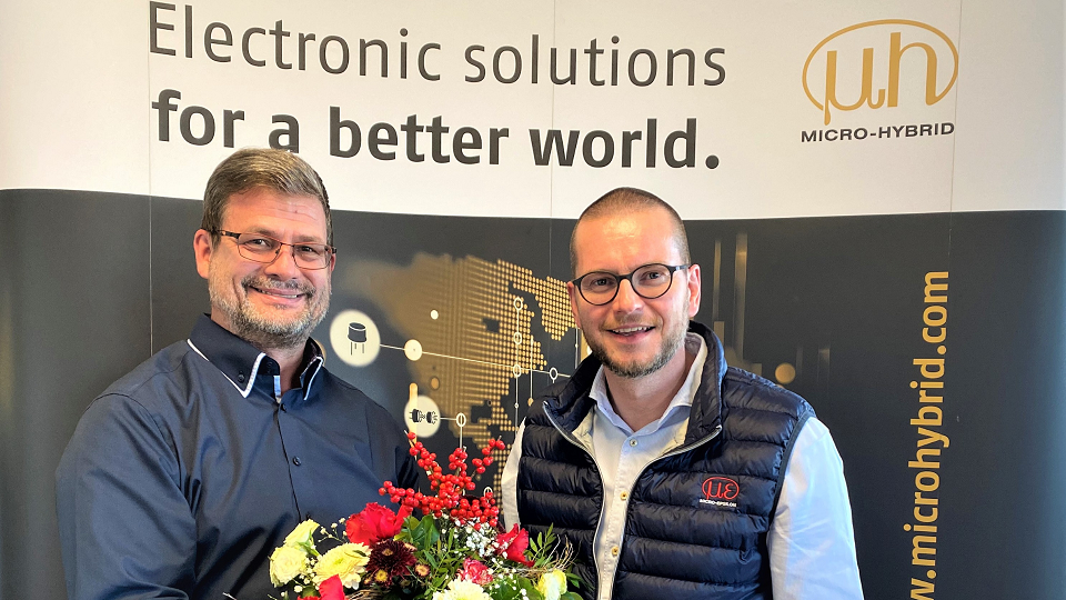 Congratulations with flowers to site manager